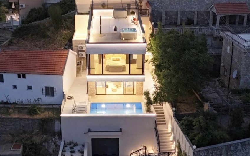 New villa in Kamenari with a beautiful sea view