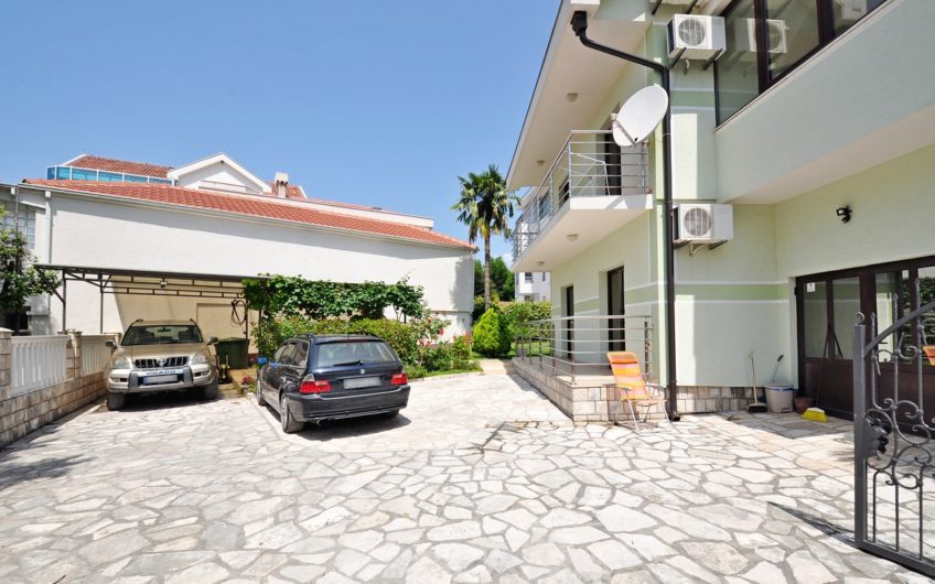 Family house 100 meters from the beach in Donji Lastva