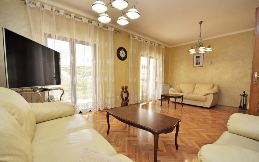 Family house 100 meters from the beach in Donji Lastva