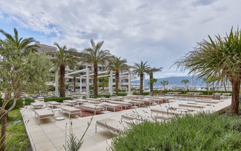 Regent Pool Club Baia – 3 bedrooms – 7,760 euros/m2