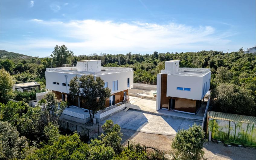 3 villas with a pool in Krymovice