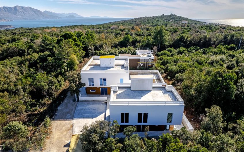 3 villas with a pool in Krymovice