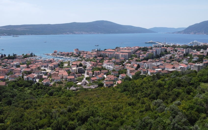 Plot of 1,430 m2 in Tivat – approved project for two residential buildings