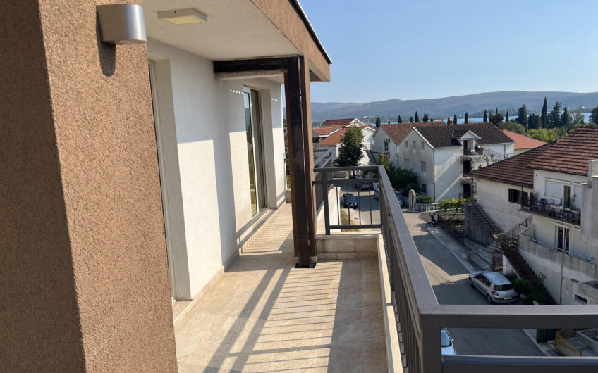 Penthouse 99 m2 plus wrap-around terrace in Tivat