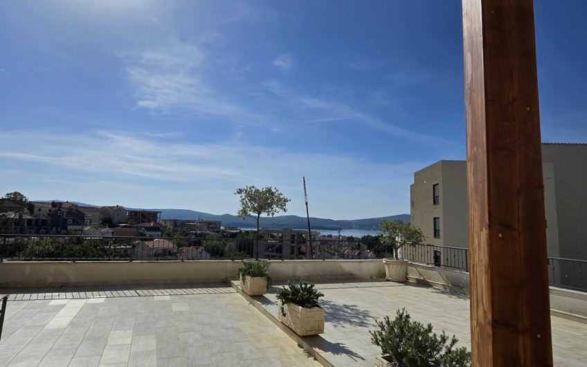 Tivat – apartment in a house with a swimming pool. Sea view and Porto Montenegro