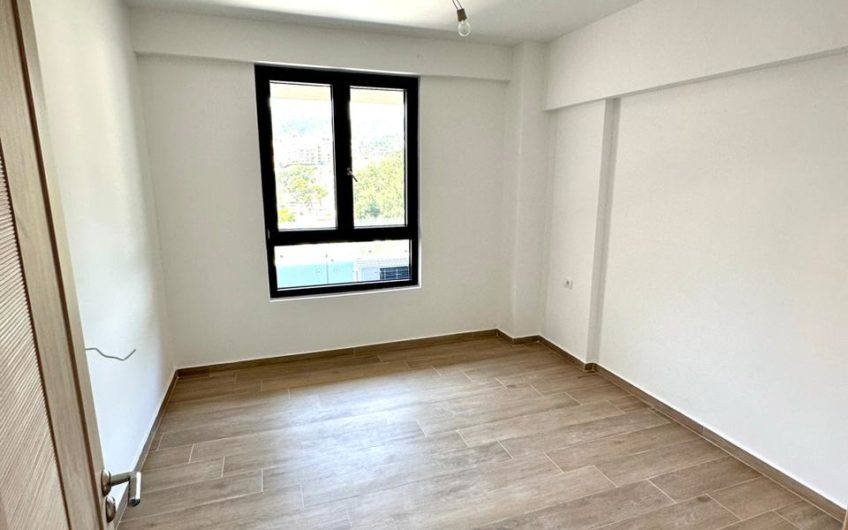 Rafailovici – 2-bedroom apartment with sea view
