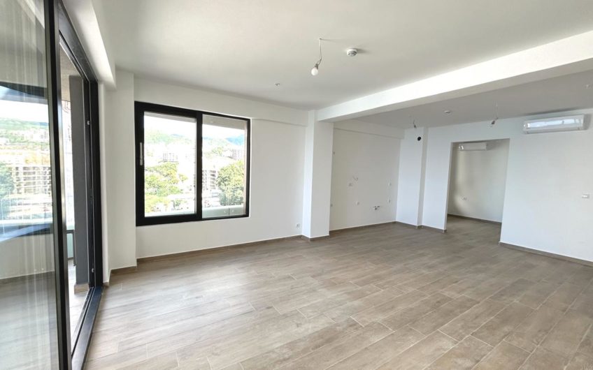 Rafailovici – 2-bedroom apartment with sea view