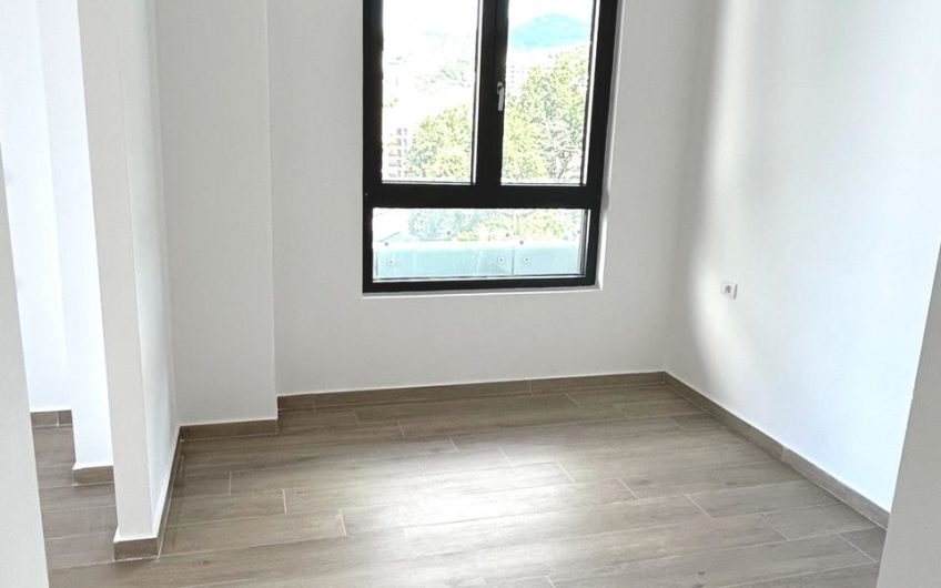 Rafailovici – 2-bedroom apartment with sea view