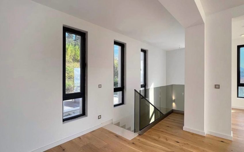 Sale of duplex apartment in Tivat