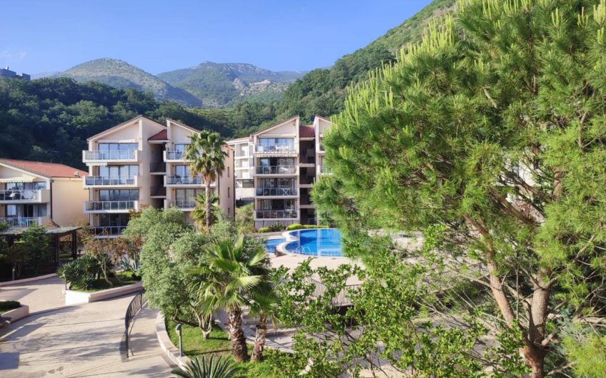 2-bedroom apartment with a view in a complex with a swimming pool in Przno