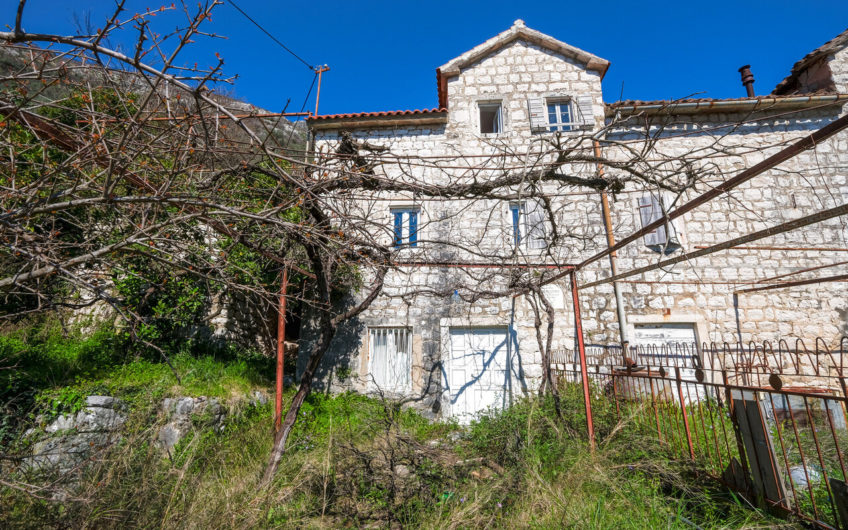 Plot of 1,938 m2 in Boka Kotorska with ancient stone buildings