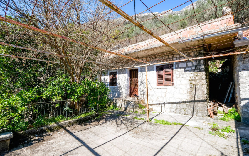 Plot of 1,938 m2 in Boka Kotorska with ancient stone buildings