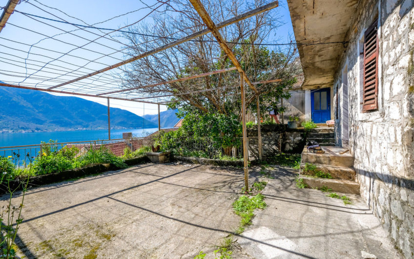 Plot of 1,938 m2 in Boka Kotorska with ancient stone buildings