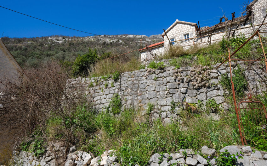 Plot of 1,938 m2 in Boka Kotorska with ancient stone buildings