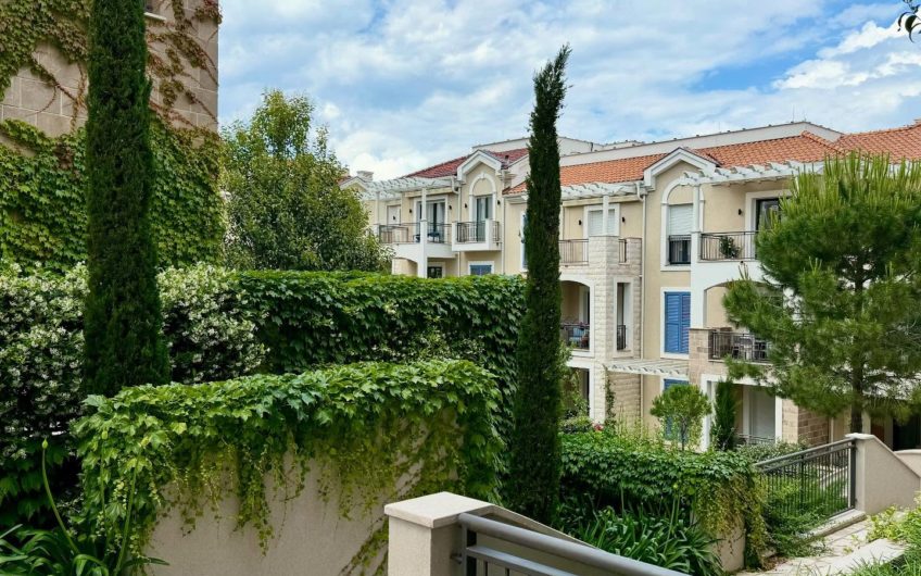 Lustica Bay – 2 bedroom apartment for sale in Centrale
