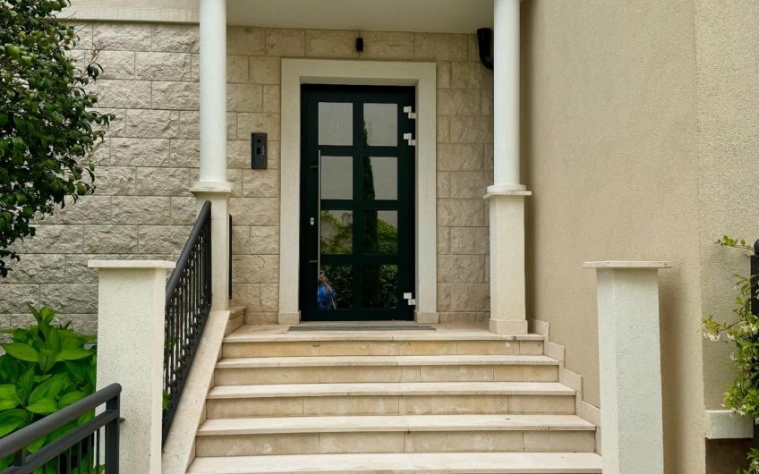 Lustica Bay – 2 bedroom apartment for sale in Centrale