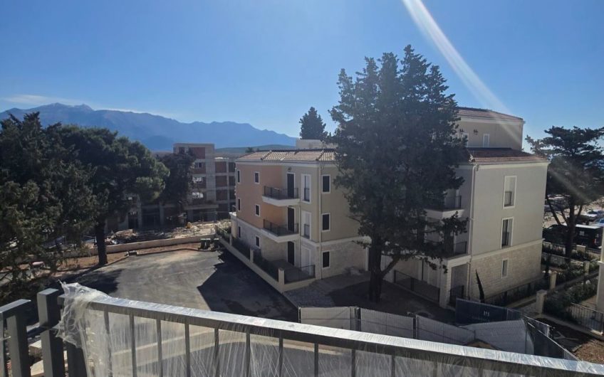 Luštica Bay Centrale — Studio in a building with a pool
