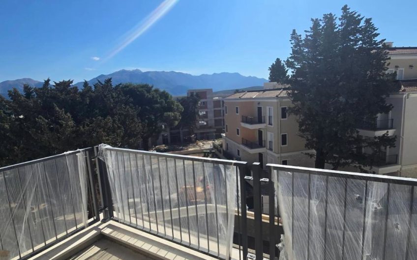 Luštica Bay Centrale — Studio in a building with a pool