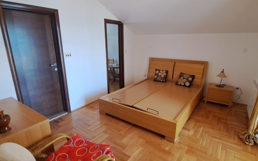 House for sale in Krasici with a large plot and sea view