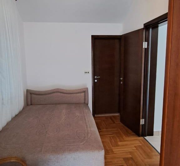 House for sale in Krasici with a large plot and sea view