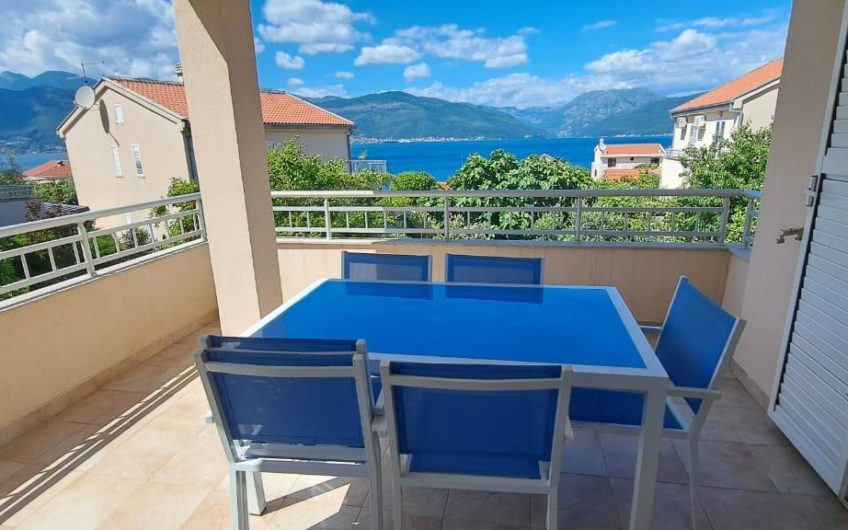 House for sale in Krasici with a large plot and sea view