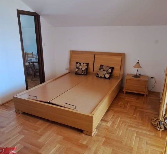 House for sale in Krasici with a large plot and sea view