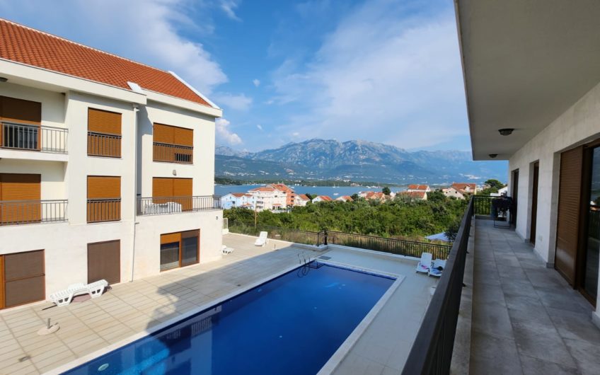 Djurasevici – 1-bedroom apartment in a complex by the sea. Garage & pool