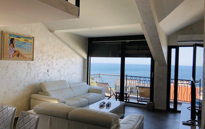 For sale apartment 63 m2 on Sveti Stefan – sea view