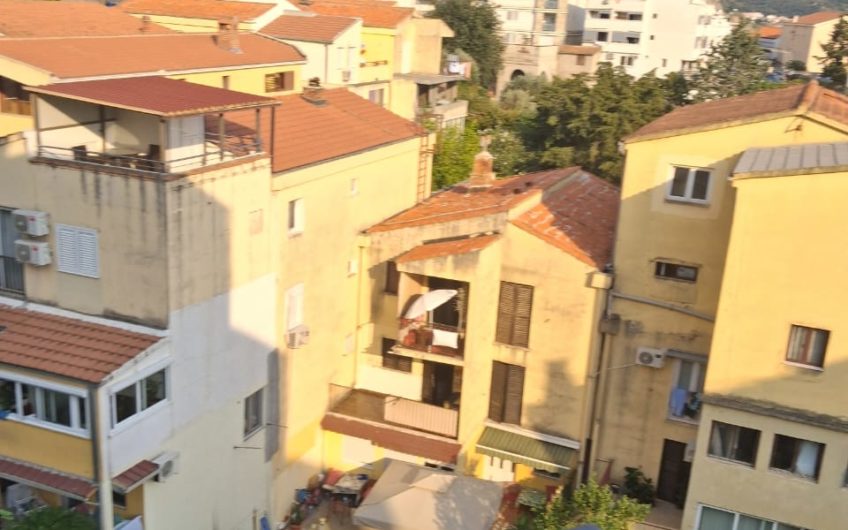 Becici – 2 one-bedroom apartments with sea view and garage for sale – Super price