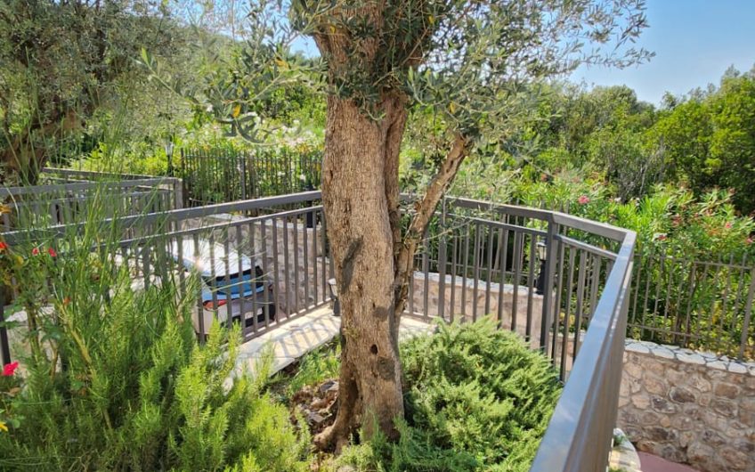 Djurasevici – 1-bedroom apartment in a complex by the sea. Garage & pool