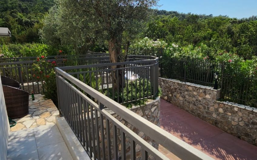 Djurasevici – 1-bedroom apartment in a complex by the sea. Garage & pool