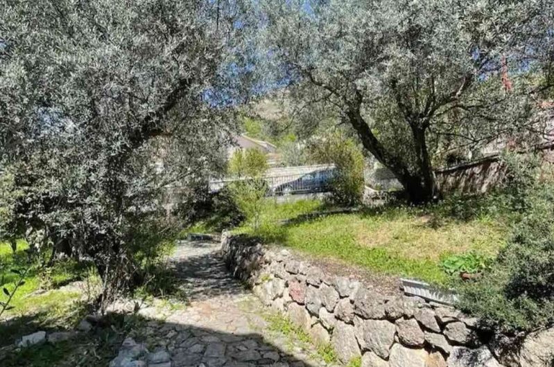 For sale apartment 63 m2 on Sveti Stefan – sea view