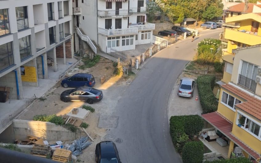 Becici – 2 one-bedroom apartments with sea view and garage for sale – Super price