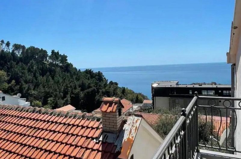 For sale apartment 63 m2 on Sveti Stefan – sea view