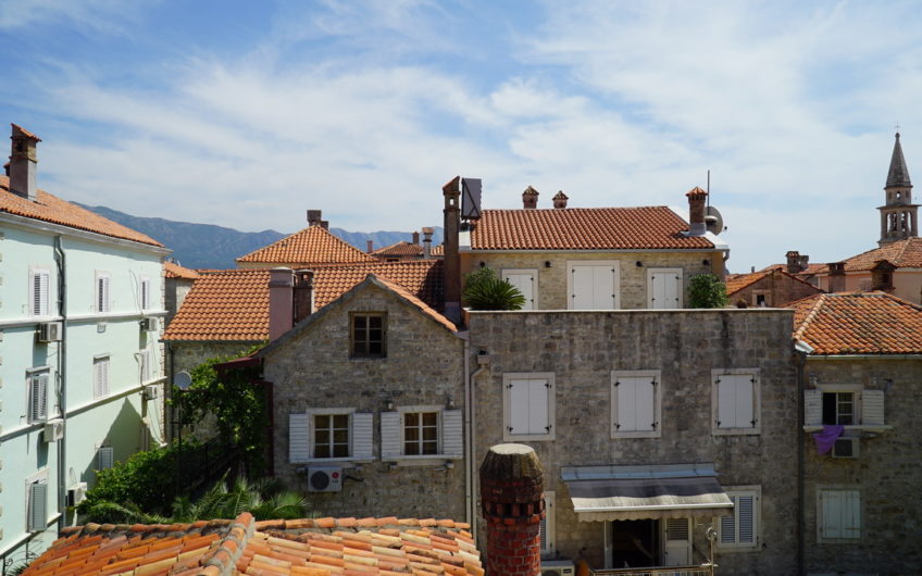 Old Town Budva – stone house with sea view and commercial premises.