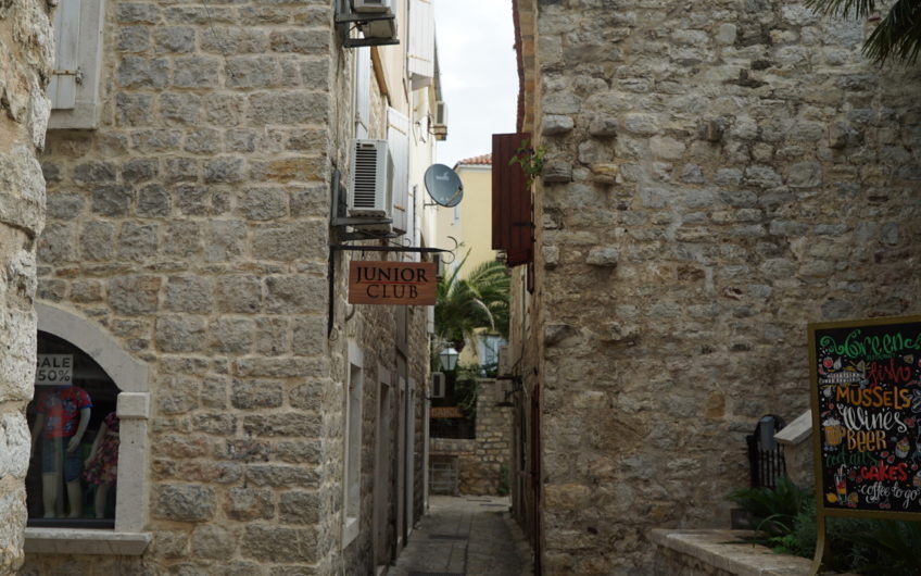 Old Town Budva – stone house with sea view and commercial premises.