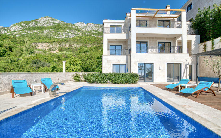Luxury villa in a gated community – Tudorovici, Budva