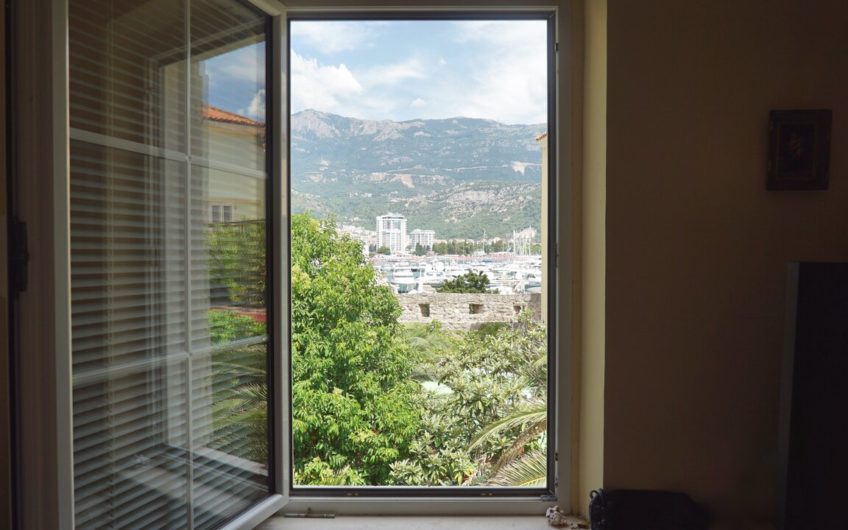Old Town Budva – stone house with sea view and commercial premises.