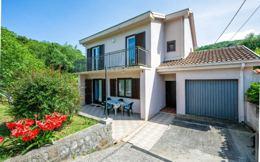 House with a garden in Luštica – 250 meters from the sea