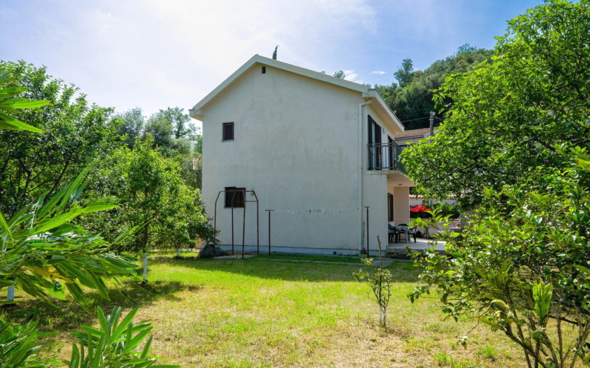 House with a garden in Luštica – 250 meters from the sea