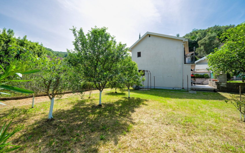 House with a garden in Luštica – 250 meters from the sea