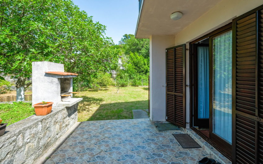 House with a garden in Luštica – 250 meters from the sea