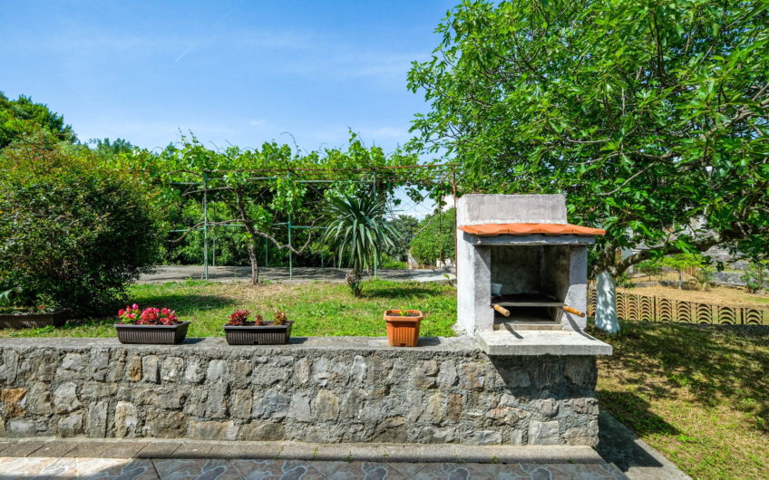 House with a garden in Luštica – 250 meters from the sea