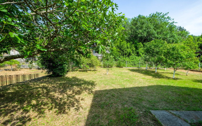 House with a garden in Luštica – 250 meters from the sea
