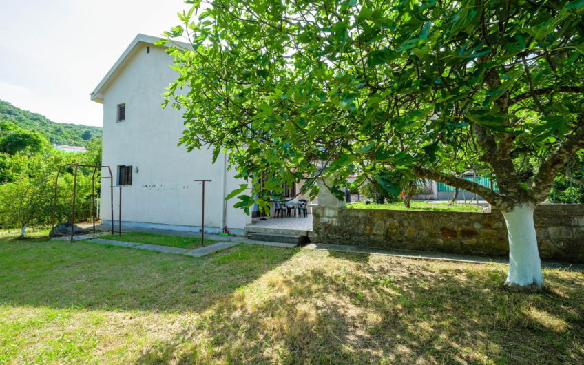 House with a garden in Luštica – 250 meters from the sea