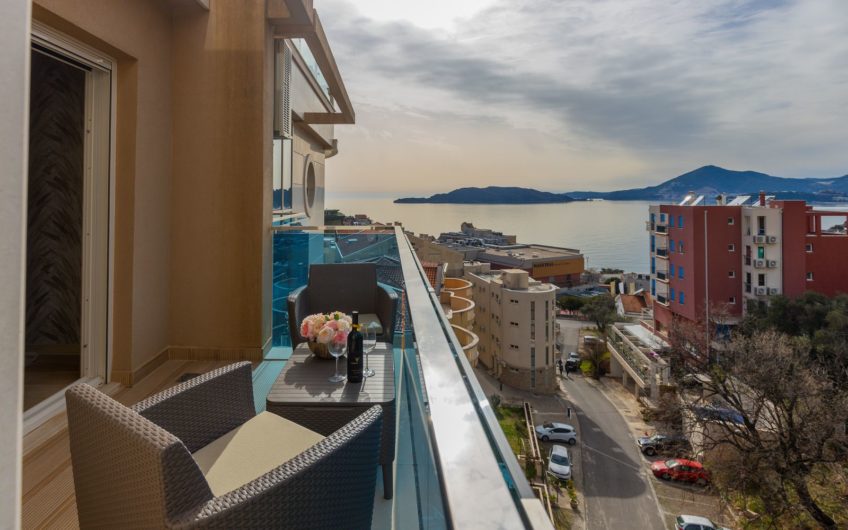 Luxury penthouse for sale in Pržno – below the highway