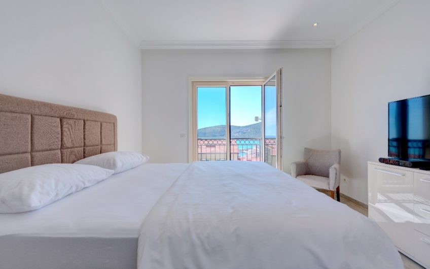 Exclusive 2-Bedroom Apartment – Lustica Bay