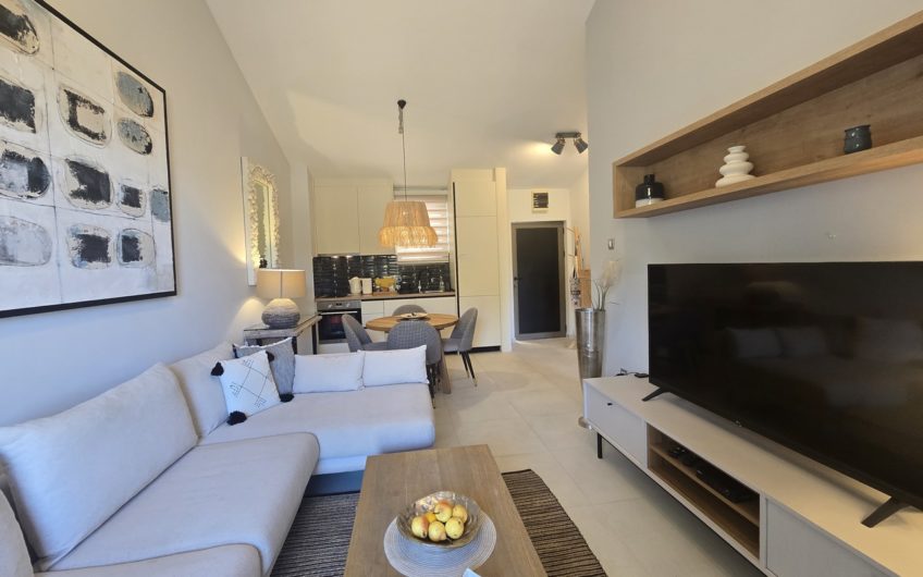 Luxury apartment in a complex with a pool – Pržno