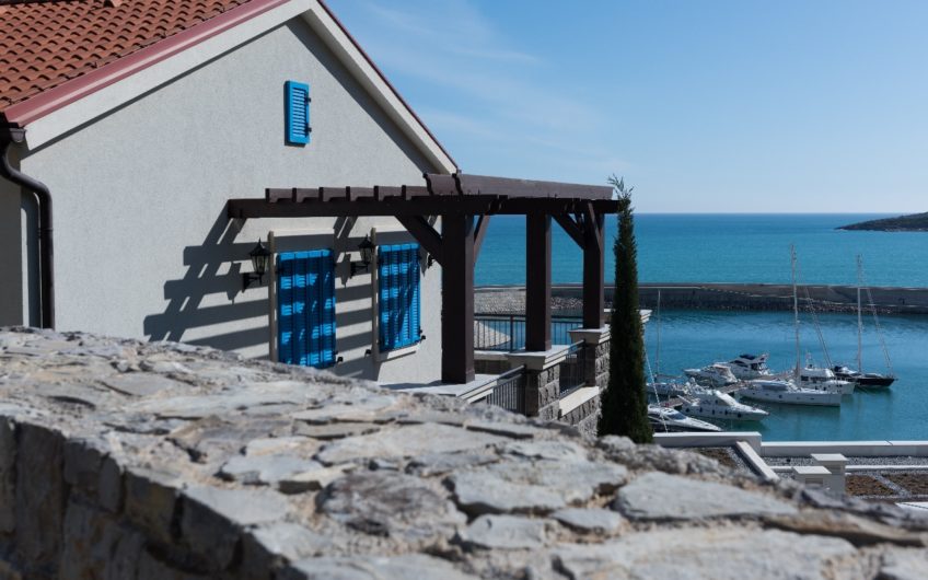 Exclusive 2-Bedroom Apartment – Lustica Bay