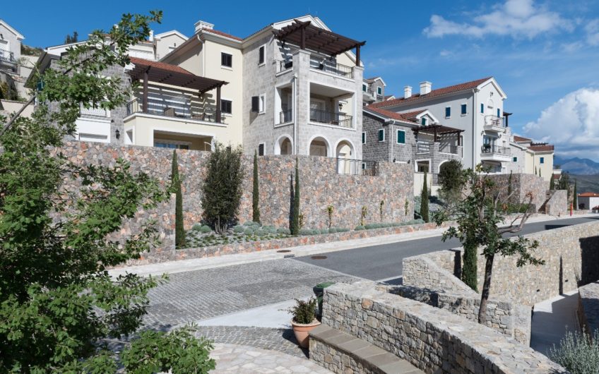 Exclusive 2-Bedroom Apartment – Lustica Bay